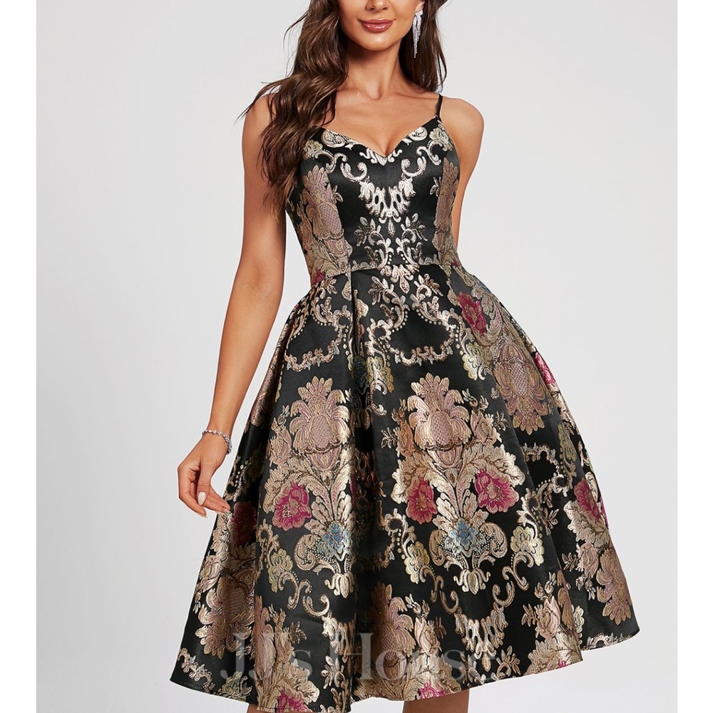 JJ's House Black & Gold Spaghetti
Strap Aline Vneck Dress
